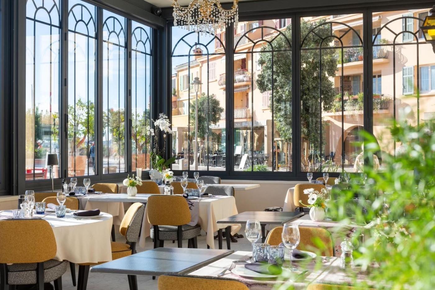Restaurant De La Tour Hotel